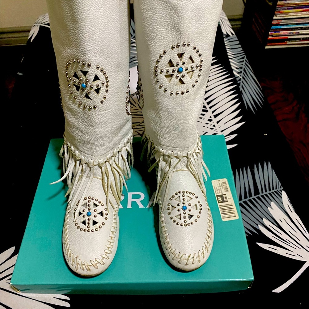 White Embellished Moccasin Boots
No zippers